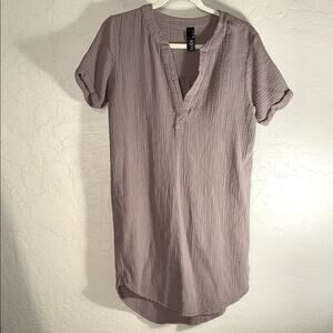 bobi short-sleeve crinkle gauze cotton textured split neck pop over dress